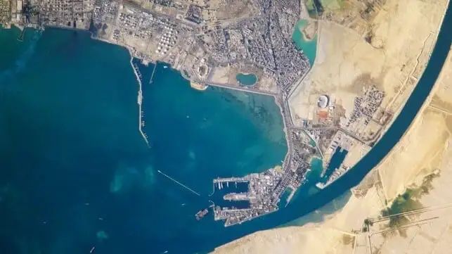 Significant Decline in Transit Vessels and Revenue at the Suez Canal  接连下跌！苏伊士运河过境船舶数量及收入大幅度降低！