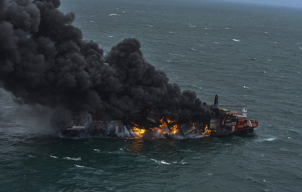Exploded Ship US Destroyer was Attacked by 16 Missiles in Gulf of Aden and Swedish ...