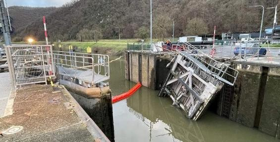 Freight shipping on Mosel river in Germany blocked after accident 又撞闸了！德国摩泽尔河发生事故致船闸损坏 航运中断