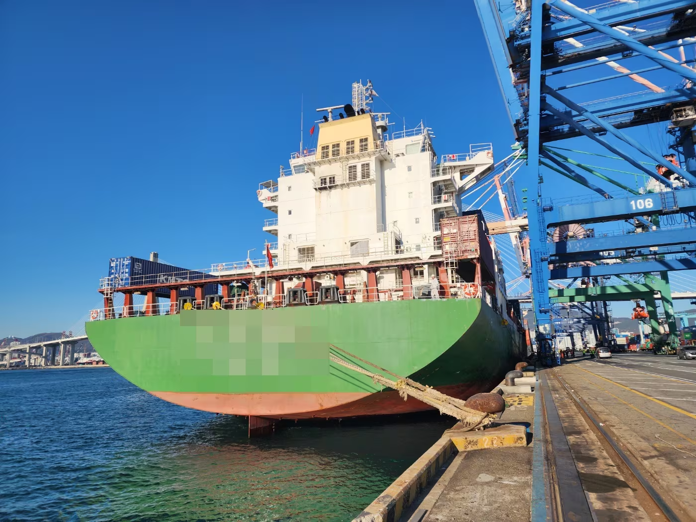 Chinese Crew Member Dies in Fall From Busan Cargo Ship 刚刚，釜山港中国船员锚泊期坠亡