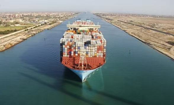 Suez Canal Transit: A Practical Guide to Crossing Fees 苏伊士过河实操指南：过河费用拆解