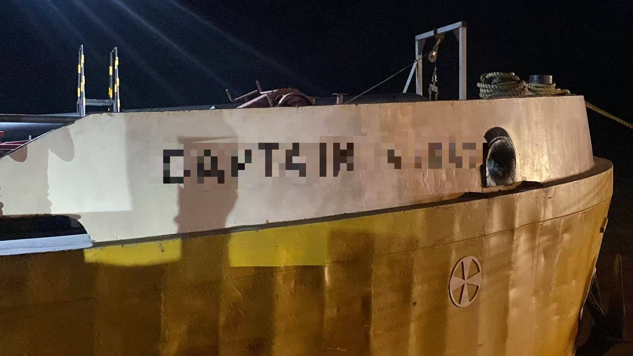 Breaking News: Four Crew Members Dead in Barge Engine Room 突发！驳船机舱4人倒地身亡！