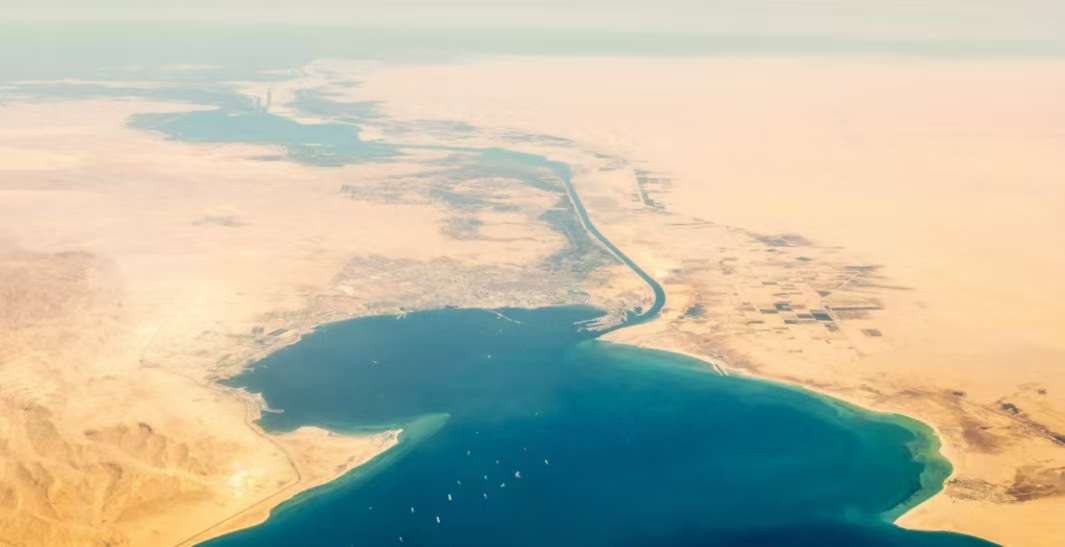Why Suez Canal is an Important Waterway?  苏伊士运河航道解析：连接东西方的全球贸易